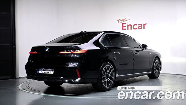 BMW 7 Series (G70) 740i sDrive M Sport 2023 — фото 2