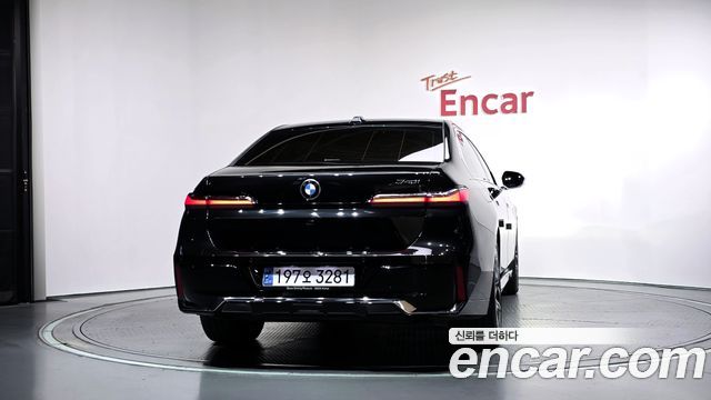 BMW 7 Series (G70) 740i sDrive M Sport 2023 — фото 4