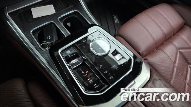 BMW 7 Series (G70) 740i sDrive M Sport 2023 — фото 9