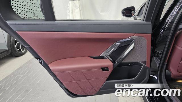 BMW 7 Series (G70) 740i sDrive M Sport 2023 — фото 25