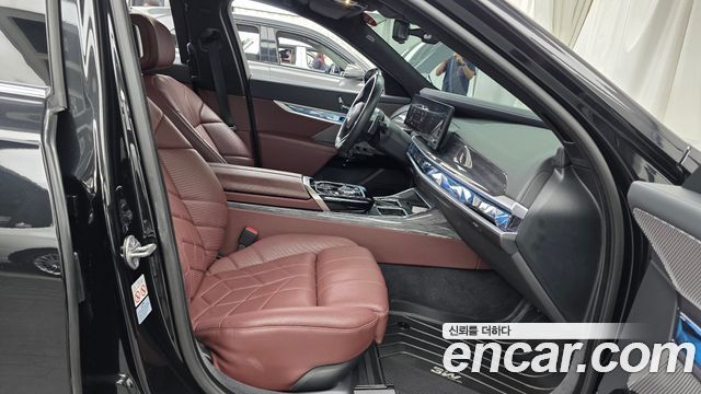 BMW 7 Series (G70) 740i sDrive M Sport 2023 — фото 26