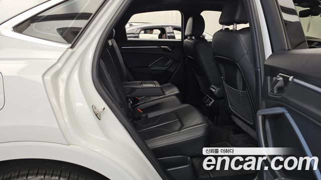 Audi Q3 (F3) 35 TDI Premium Sportback 2022 — фото 12