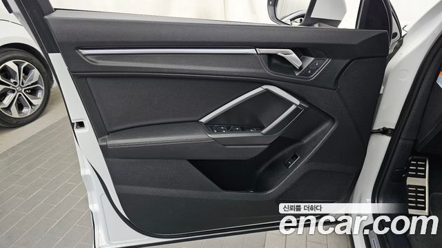 Audi Q3 (F3) 35 TDI Premium Sportback 2022 — фото 24