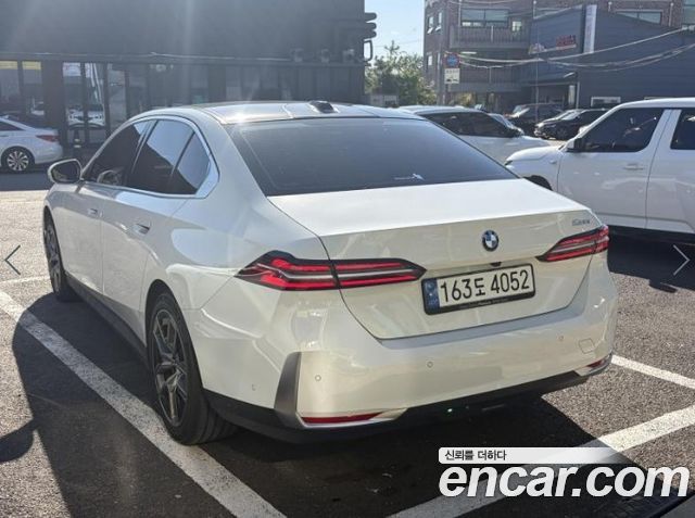 BMW 5 Series (G60) 520i 2024 — фото 4