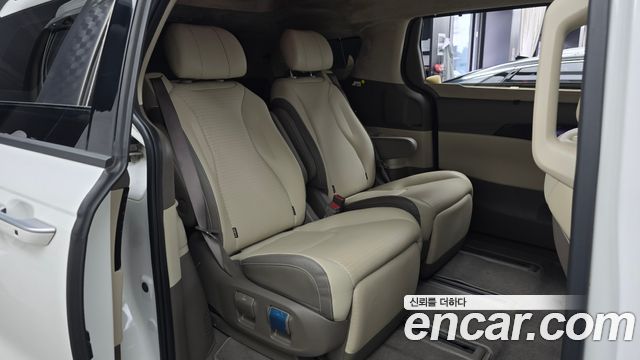 Kia Carnival (IV) Gasoline 7-seater Limousine(Special vehicle) 2023 — фото 16