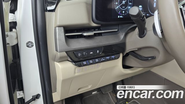 Kia Carnival (IV) Gasoline 7-seater Limousine(Special vehicle) 2023 — фото 21