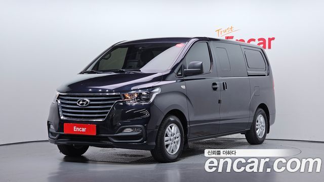 Hyundai Grand Starex Van 5-Seater Smart