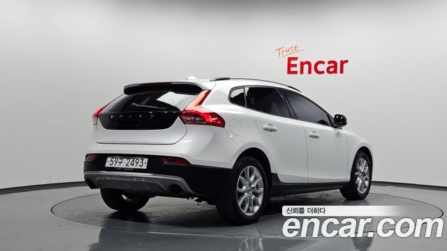 Volvo V40 Cross Country D3 2018 — фото 2