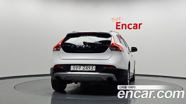 Volvo V40 Cross Country D3 2018 — фото 4
