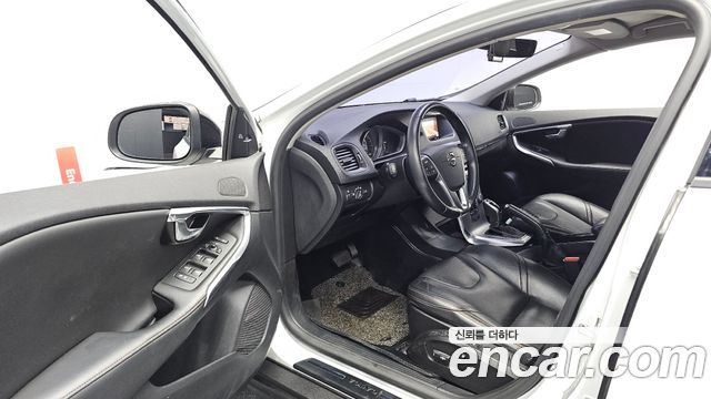 Volvo V40 Cross Country D3 2018 — фото 10