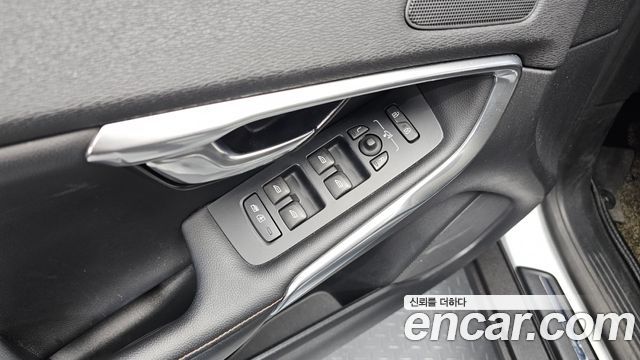 Volvo V40 Cross Country D3 2018 — фото 13