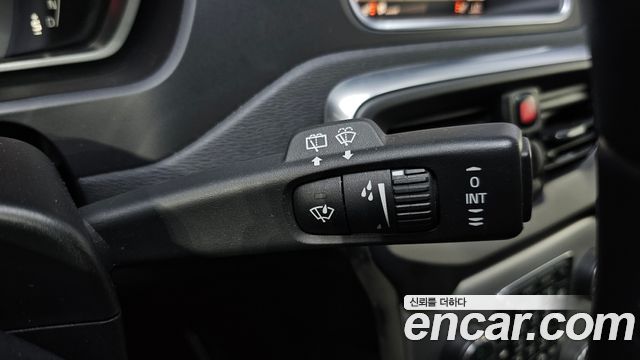 Volvo V40 Cross Country D3 2018 — фото 19