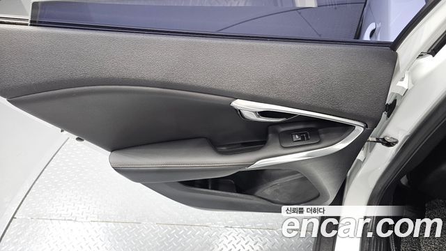 Volvo V40 Cross Country D3 2018 — фото 25