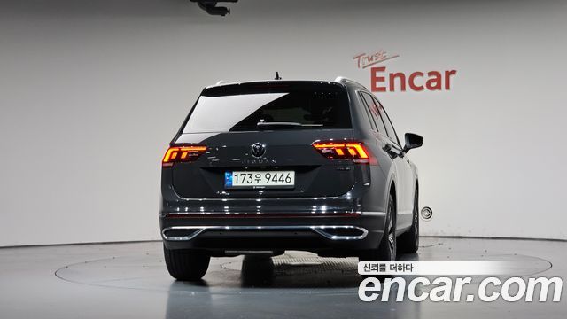 Volkswagen Tiguan (II) 2.0 TDI Premium 2022 — фото 4