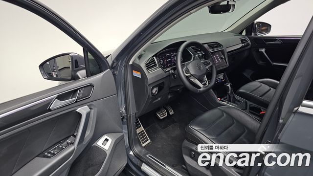 Volkswagen Tiguan (II) 2.0 TDI Premium 2022 — фото 10
