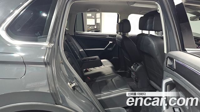 Volkswagen Tiguan (II) 2.0 TDI Premium 2022 — фото 12
