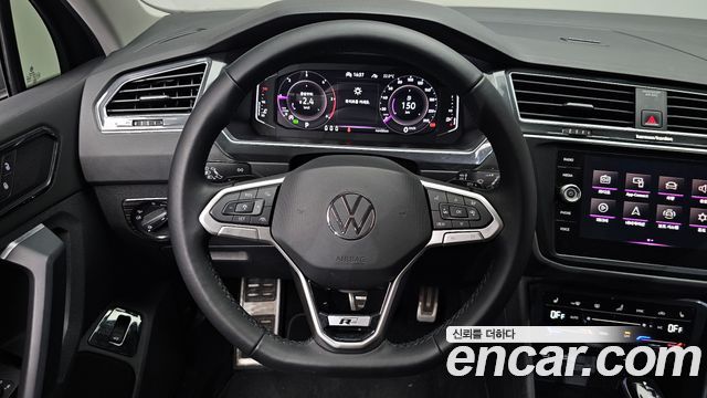 Volkswagen Tiguan (II) 2.0 TDI Premium 2022 — фото 13
