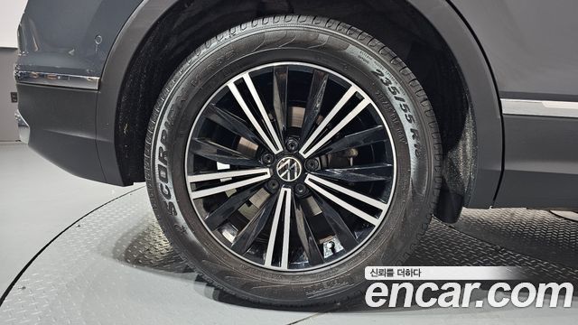 Volkswagen Tiguan (II) 2.0 TDI Premium 2022 — фото 21
