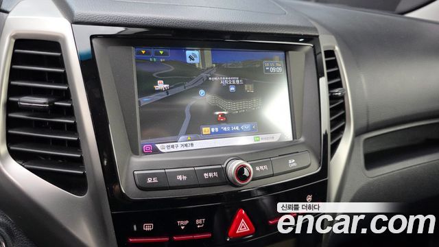 KG Mobility (SsangYong) Tivoli LX 2WD HI-DLX 2015 — фото 16