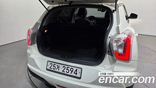 KG Mobility (SsangYong) Tivoli LX 2WD HI-DLX 2015 — фото 31