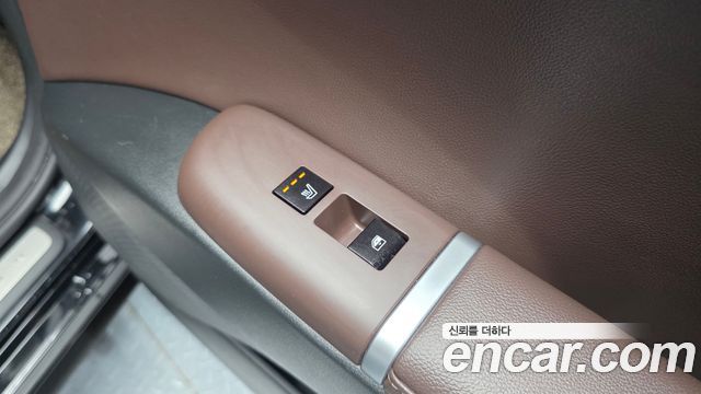 Hyundai Grandeur (GN7) 2,5 Gasoline 2WD Premium 2023 — фото 19