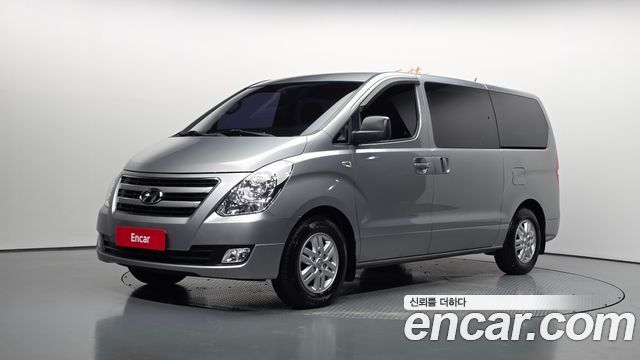 Hyundai Grand Starex 5-Seater VAN Smart
