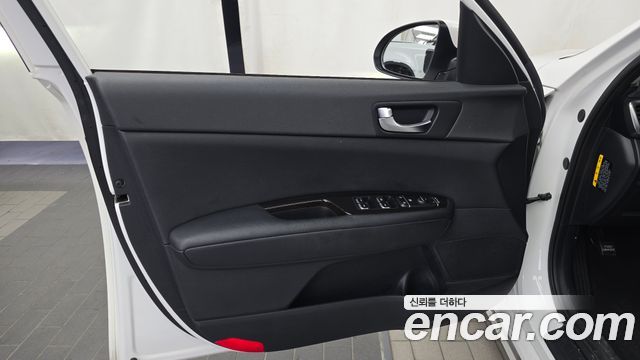 Kia K5 (II) 2.0 MX Prestige 2016 — фото 24