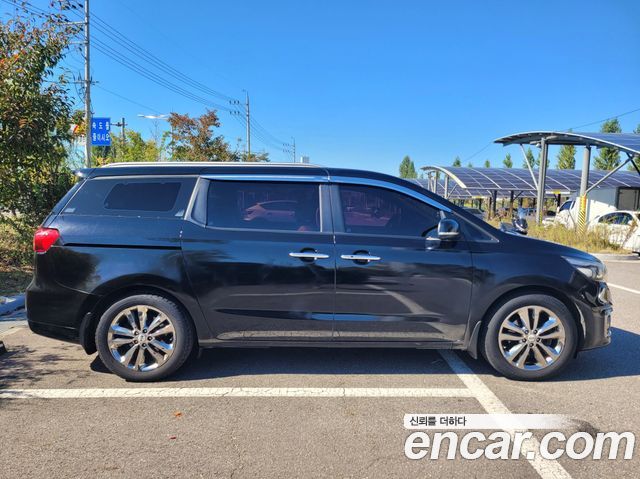 Kia Carnival 9-seater Prestige 2016 — фото 2