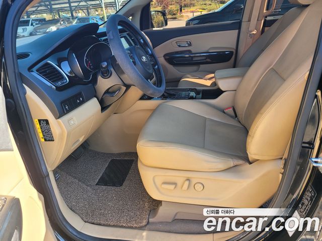 Kia Carnival 9-seater Prestige 2016 — фото 4