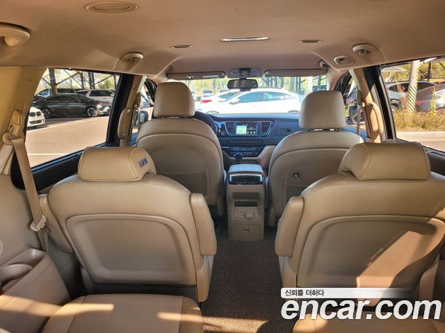 Kia Carnival 9-seater Prestige 2016 — фото 6
