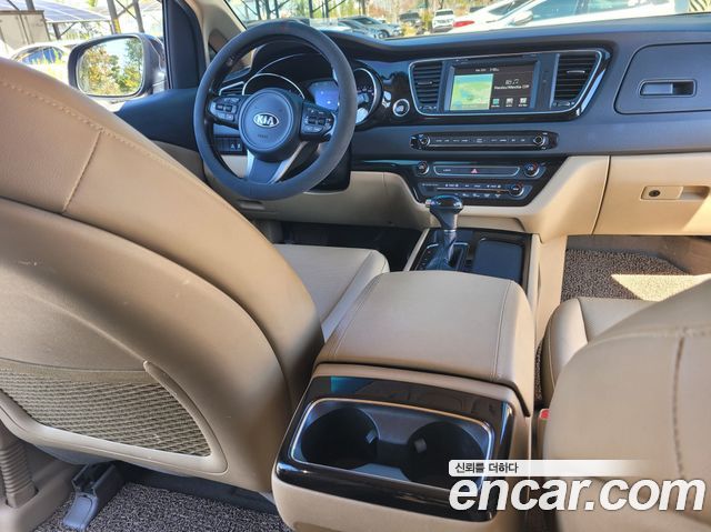 Kia Carnival 9-seater Prestige 2016 — фото 18