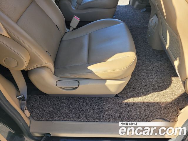 Kia Carnival 9-seater Prestige 2016 — фото 23