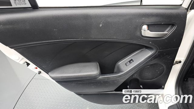 Kia K3 Trendy 2016 — фото 25