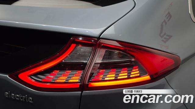 Hyundai Ioniq Electric Q 2018 — фото 23