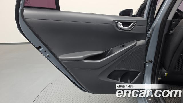 Hyundai Ioniq Electric Q 2018 — фото 25