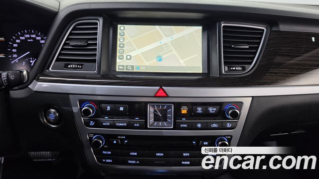 Genesis G80 3.3 GDI AWD Luxury 2018 — фото 12