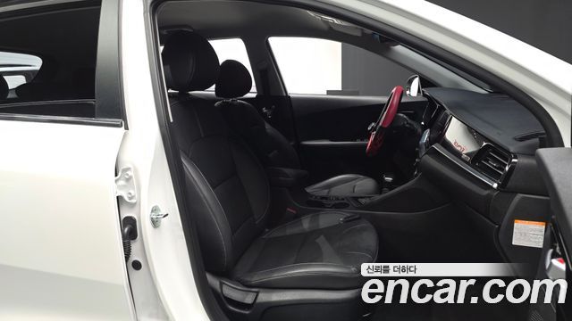 Kia Niro 1.6 HEV Prestige 2021 — фото 12