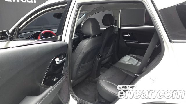 Kia Niro 1.6 HEV Prestige 2021 — фото 26