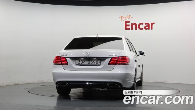 Mercedes-Benz E-Class (W212) E220 Bluetec Avantgarde 2016 — фото 4