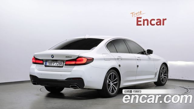 BMW 5 Series (G30) 520i M Sport 2023 — фото 2