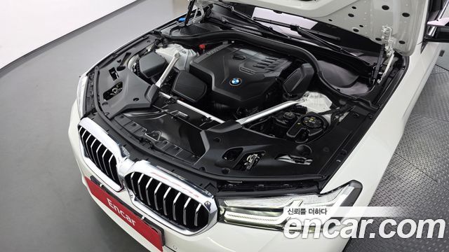 BMW 5 Series (G30) 520i M Sport 2023 — фото 6