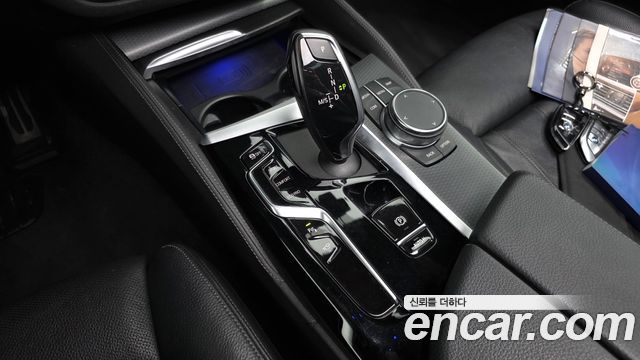 BMW 5 Series (G30) 520i M Sport 2023 — фото 9