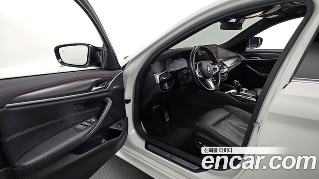 BMW 5 Series (G30) 520i M Sport 2023 — фото 10