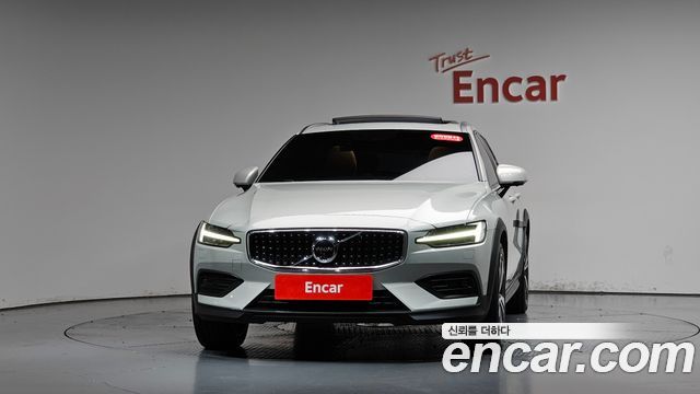 Volvo V60 Cross Country (II) T5 Pro AWD 2020 — фото 3