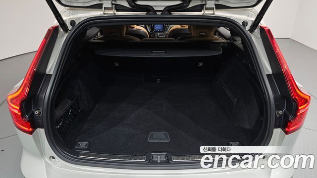 Volvo V60 Cross Country (II) T5 Pro AWD 2020 — фото 20
