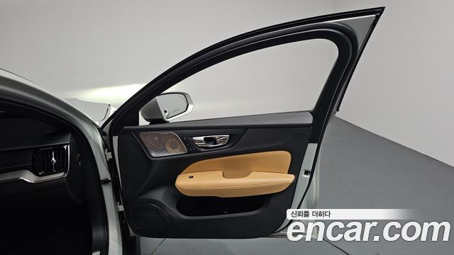 Volvo V60 Cross Country (II) T5 Pro AWD 2020 — фото 24