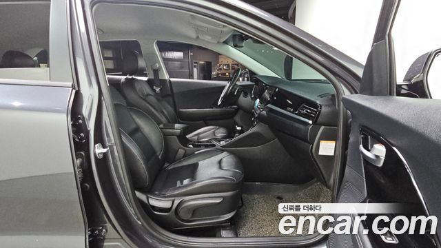 Kia Niro 1.6 HEV Noblesse Special 2020 — фото 15