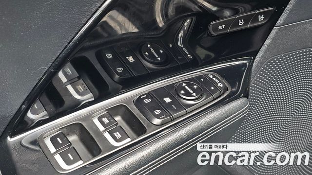 Kia Niro 1.6 HEV Noblesse Special 2020 — фото 17