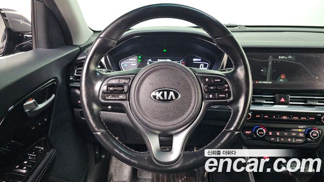 Kia Niro 1.6 HEV Noblesse Special 2020 — фото 21