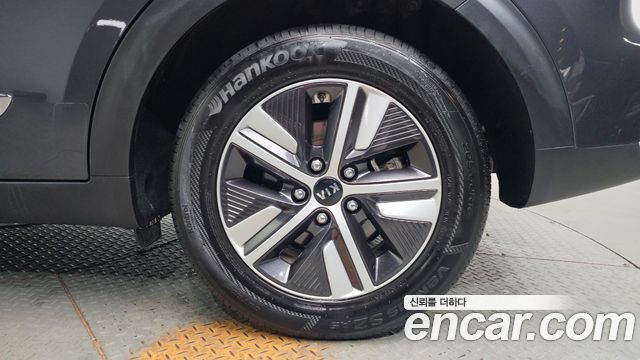 Kia Niro 1.6 HEV Noblesse Special 2020 — фото 27